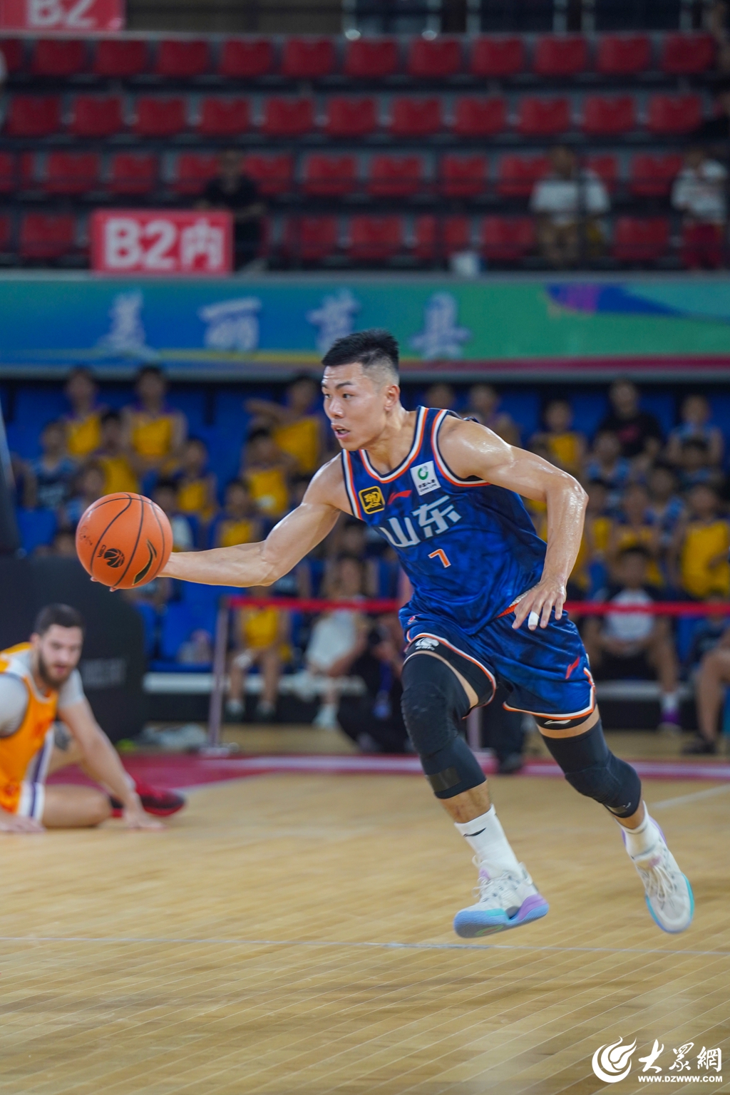 米兰体育官网-今晨突围战来临，山东男篮围绕NBA季后赛刷新队史纪录，气氛紧张，控场能力受关注的简单介绍